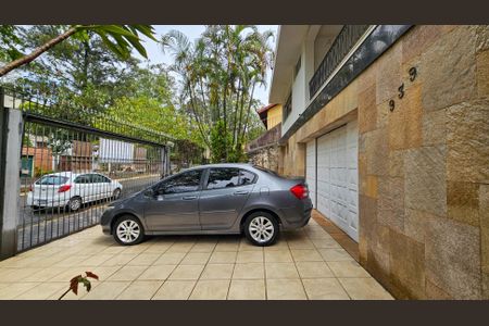 Casa à venda com 450m², 5 quartos e 7 vagas Casa à venda com 450m², 5 quartos e 7 vagasGaragem
