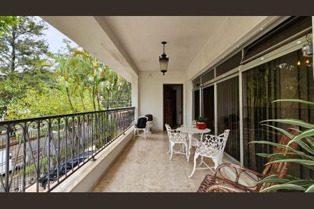 Casa à venda com 450m², 5 quartos e 7 vagas Casa à venda com 450m², 5 quartos e 7 vagasQuintal