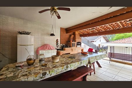 Casa à venda com 450m², 5 quartos e 7 vagas Casa à venda com 450m², 5 quartos e 7 vagasChurrasqueira