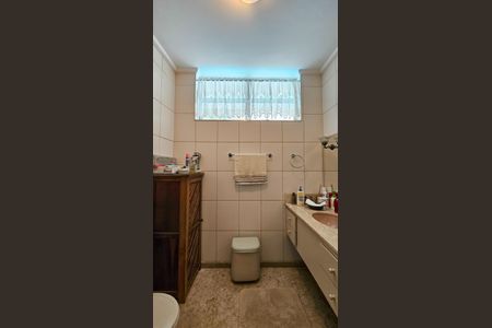 Casa à venda com 450m², 5 quartos e 7 vagas Casa à venda com 450m², 5 quartos e 7 vagasBanheiro 1