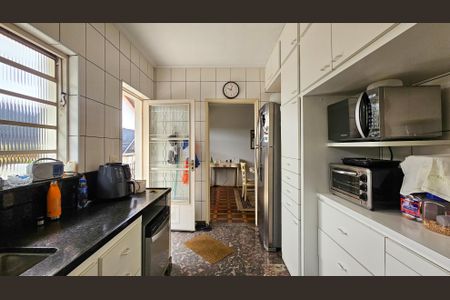 Casa à venda com 450m², 5 quartos e 7 vagas Casa à venda com 450m², 5 quartos e 7 vagasCozinha