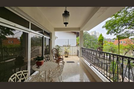 Casa à venda com 450m², 5 quartos e 7 vagas Casa à venda com 450m², 5 quartos e 7 vagasQuintal