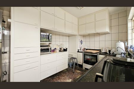 Casa à venda com 450m², 5 quartos e 7 vagas Casa à venda com 450m², 5 quartos e 7 vagasCozinha