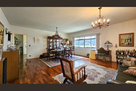 Casa à venda com 450m², 5 quartos e 7 vagas Casa à venda com 450m², 5 quartos e 7 vagasSala