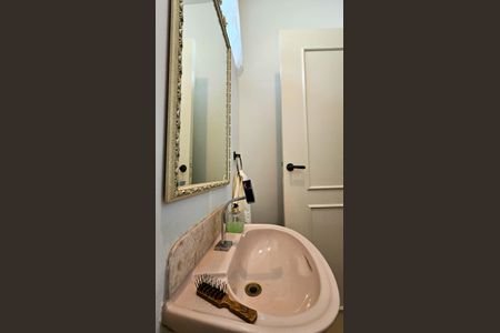 Casa à venda com 450m², 5 quartos e 7 vagas Casa à venda com 450m², 5 quartos e 7 vagasLavabo