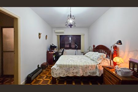 Casa à venda com 450m², 5 quartos e 7 vagas Casa à venda com 450m², 5 quartos e 7 vagasQuarto 4