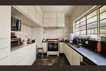 Casa à venda com 450m², 5 quartos e 7 vagas Casa à venda com 450m², 5 quartos e 7 vagasCozinha