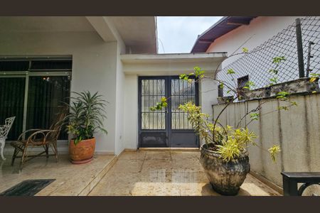 Casa à venda com 450m², 5 quartos e 7 vagas Casa à venda com 450m², 5 quartos e 7 vagasQuintal