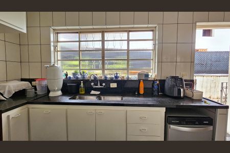 Casa à venda com 450m², 5 quartos e 7 vagas Casa à venda com 450m², 5 quartos e 7 vagasCozinha