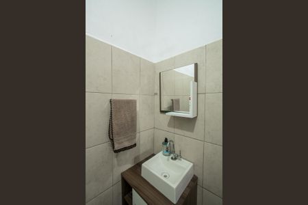 Casa à venda com 226m², 3 quartos e 2 vagas Casa à venda com 226m², 3 quartos e 2 vagasBanheiro