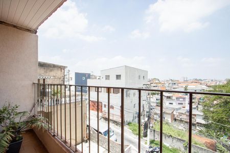 Casa à venda com 226m², 3 quartos e 2 vagas Casa à venda com 226m², 3 quartos e 2 vagasVaranda