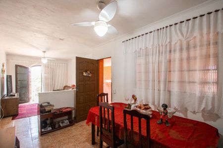 Casa à venda com 226m², 3 quartos e 2 vagas Casa à venda com 226m², 3 quartos e 2 vagasSala