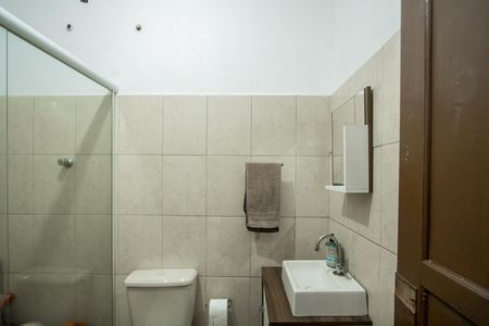 Casa à venda com 226m², 3 quartos e 2 vagas Casa à venda com 226m², 3 quartos e 2 vagasBanheiro