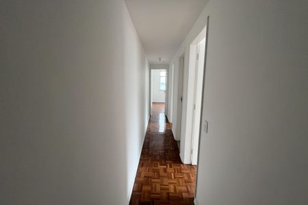 Corredor de apartamento à venda com 2 quartos, 60m² em Jardim Guanabara, Rio de Janeiro