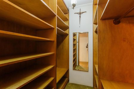 Apartamento para alugar com 208m², 4 quartos e 4 vagas Apartamento para alugar com 208m², 4 quartos e 4 vagasCloset