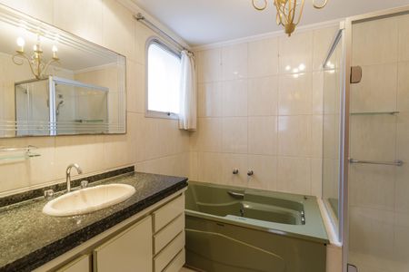 Apartamento para alugar com 208m², 4 quartos e 4 vagas Apartamento para alugar com 208m², 4 quartos e 4 vagasBanheiro da Suíte 3