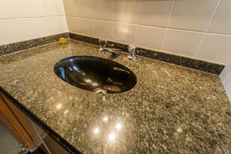 Apartamento para alugar com 208m², 4 quartos e 4 vagas Apartamento para alugar com 208m², 4 quartos e 4 vagasBanheiro da Suíte 1