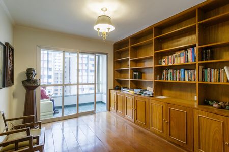 Apartamento para alugar com 208m², 4 quartos e 4 vagas Apartamento para alugar com 208m², 4 quartos e 4 vagasQuarto