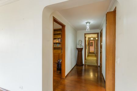 Apartamento para alugar com 208m², 4 quartos e 4 vagas Apartamento para alugar com 208m², 4 quartos e 4 vagasCorredor