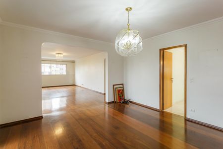 Apartamento para alugar com 208m², 4 quartos e 4 vagas Apartamento para alugar com 208m², 4 quartos e 4 vagasSala