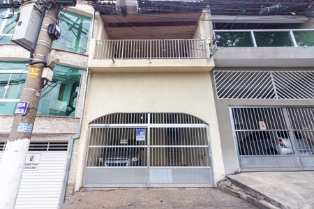 Casa à venda com 125m², 2 quartos e 2 vagas Casa à venda com 125m², 2 quartos e 2 vagasFachada