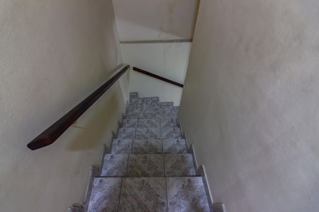 Casa à venda com 125m², 2 quartos e 2 vagas Casa à venda com 125m², 2 quartos e 2 vagasEscada