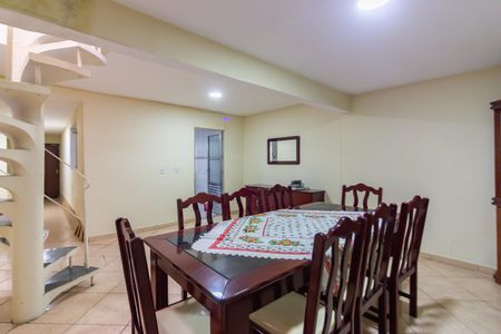 Casa à venda com 125m², 2 quartos e 2 vagas Casa à venda com 125m², 2 quartos e 2 vagasSala de Jantar