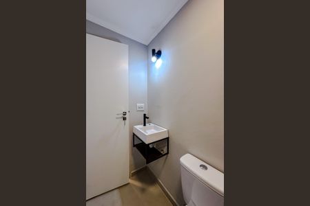 Apartamento à venda com 56m², 2 quartos e 1 vaga Apartamento à venda com 56m², 2 quartos e 1 vagaBanheiro