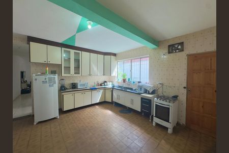 Casa à venda com 120m², 3 quartos e 4 vagas Casa à venda com 120m², 3 quartos e 4 vagasCozinha