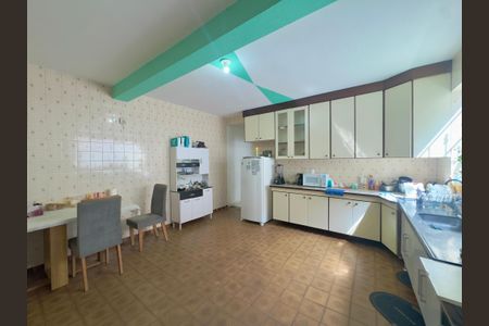Casa à venda com 120m², 3 quartos e 4 vagas Casa à venda com 120m², 3 quartos e 4 vagasCozinha