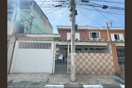 Casa à venda com 120m², 3 quartos e 4 vagas Casa à venda com 120m², 3 quartos e 4 vagasPlaca instalada na fachada do imóvel