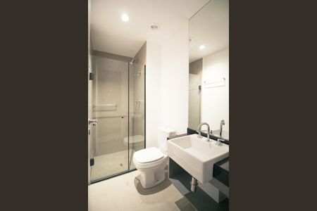 Banheiro de kitnet/studio à venda com 1 quarto, 24m² em Indianópolis, São Paulo