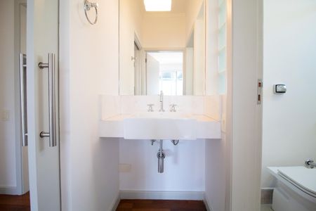 Apartamento à venda com 130m², 2 quartos e 1 vagaBanheiro da Suíte 1