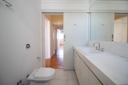 Apartamento à venda com 130m², 2 quartos e 1 vagaBanheiro da Suíte 2