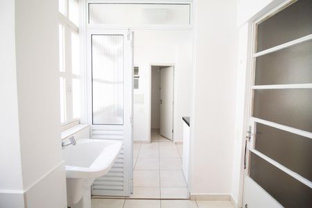 Apartamento à venda com 130m², 2 quartos e 1 vagaÁrea de Serviço