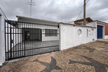 Casa à venda com 220m², 3 quartos e 1 vagaFachada