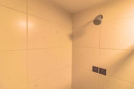 Banheiro social de kitnet/studio para alugar com 1 quarto, 30m² em Vila Santa Catarina, São Paulo