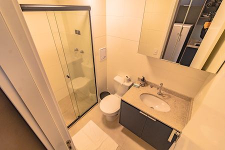 Banheiro social de kitnet/studio para alugar com 1 quarto, 30m² em Vila Santa Catarina, São Paulo