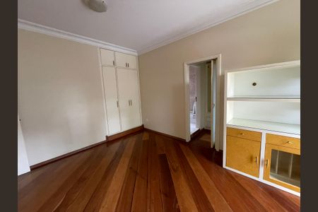 Casa de condomínio para alugar com 400m², 5 quartos e 6 vagas Suíte 3