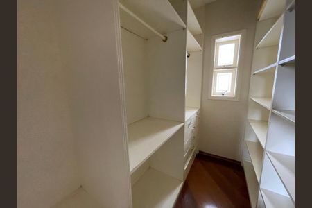 Casa de condomínio para alugar com 400m², 5 quartos e 6 vagasCloset da suíte 3