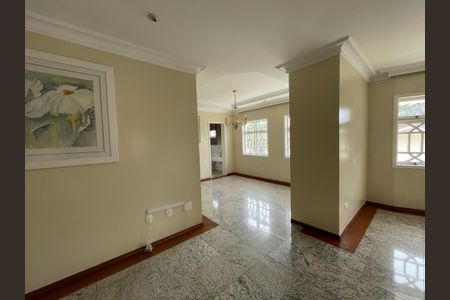 Casa de condomínio para alugar com 400m², 5 quartos e 6 vagasSala