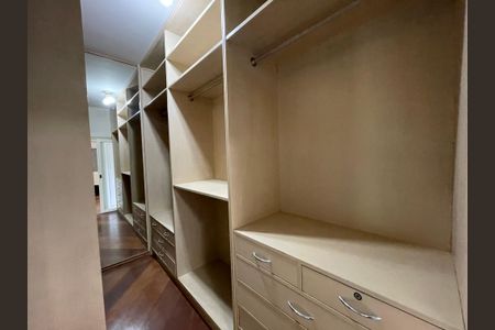 Casa de condomínio para alugar com 400m², 5 quartos e 6 vagasCloset Suíte 2