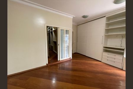 Casa de condomínio para alugar com 400m², 5 quartos e 6 vagasSuíte 2