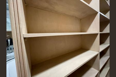 Casa de condomínio para alugar com 400m², 5 quartos e 6 vagasCloset Suíte 2