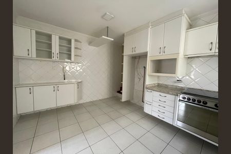 Casa de condomínio para alugar com 400m², 5 quartos e 6 vagasCozinha