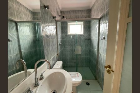 Casa de condomínio para alugar com 400m², 5 quartos e 6 vagasBanheiro da Suíte 2