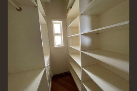 Casa de condomínio para alugar com 400m², 5 quartos e 6 vagasCloset da suíte 3