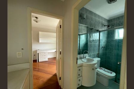 Casa de condomínio para alugar com 400m², 5 quartos e 6 vagasBanheiro Suíte 1