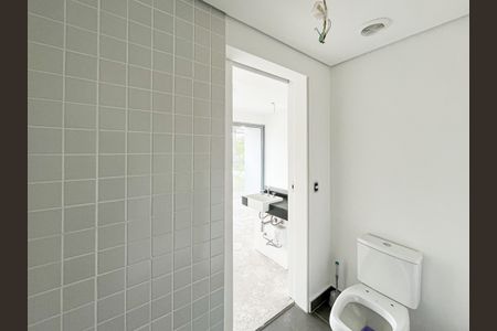 Banheiro de apartamento à venda com 1 quarto, 28m² em Pinheiros, São Paulo