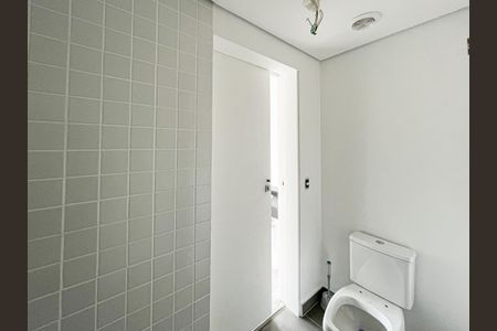 Banheiro de apartamento à venda com 1 quarto, 28m² em Pinheiros, São Paulo